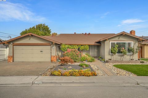 Photo of 7347 Ione Ct, Dublin, CA 94568 (MLS # 41117364)