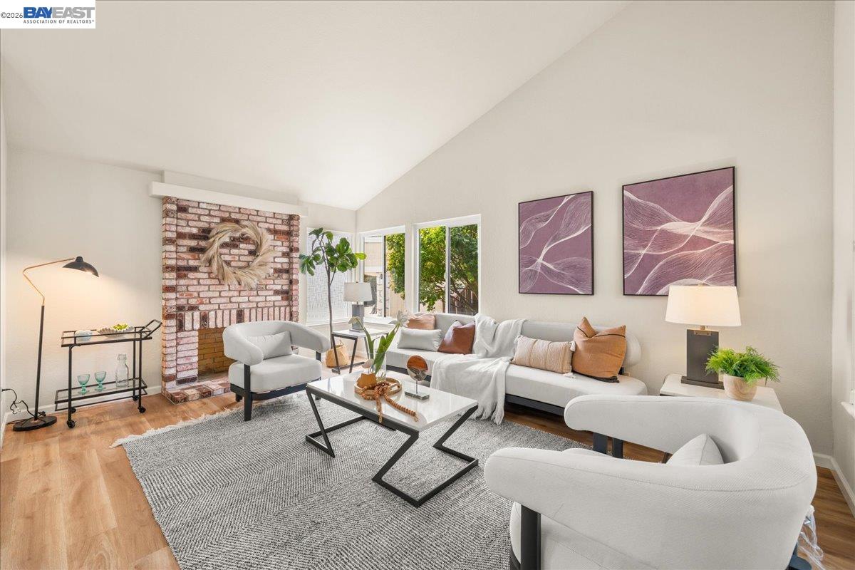 4 Woodview Ct