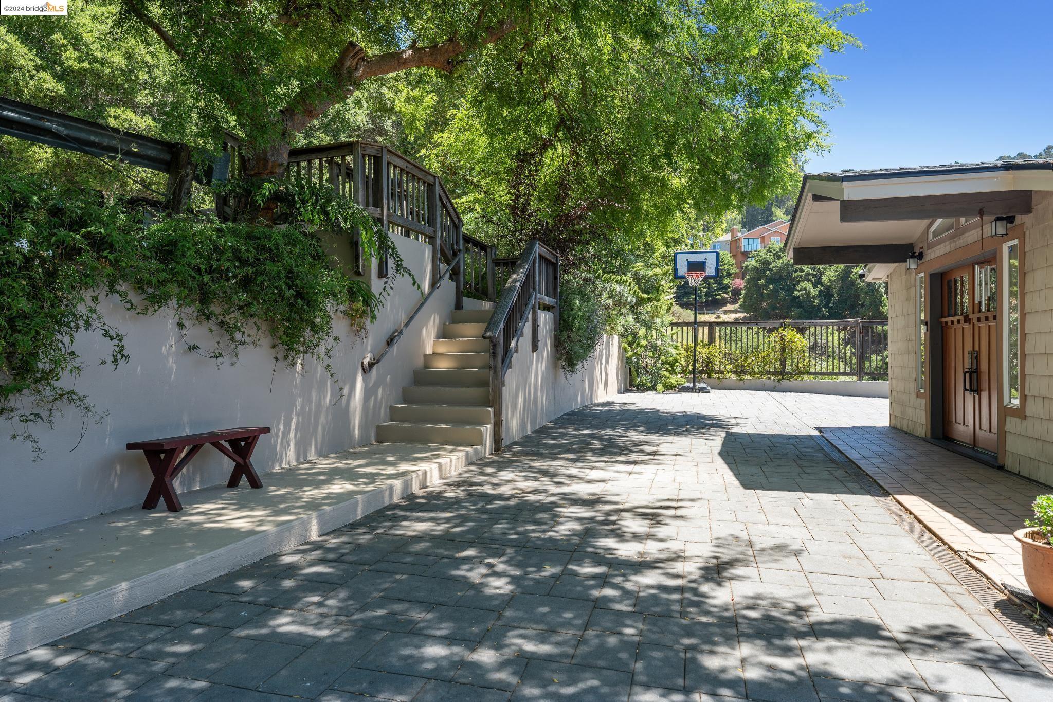 2335 Tunnel Rd