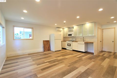 Photo of 7909 Winthrope St, Oakland, CA 94605 (MLS # 41119630)