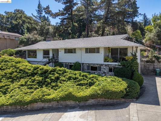 11233 MONAN ST, OAKLAND, CA 94605 - Image 020c02cd1d1467567fc9b702b7fbcd4e/4047776486