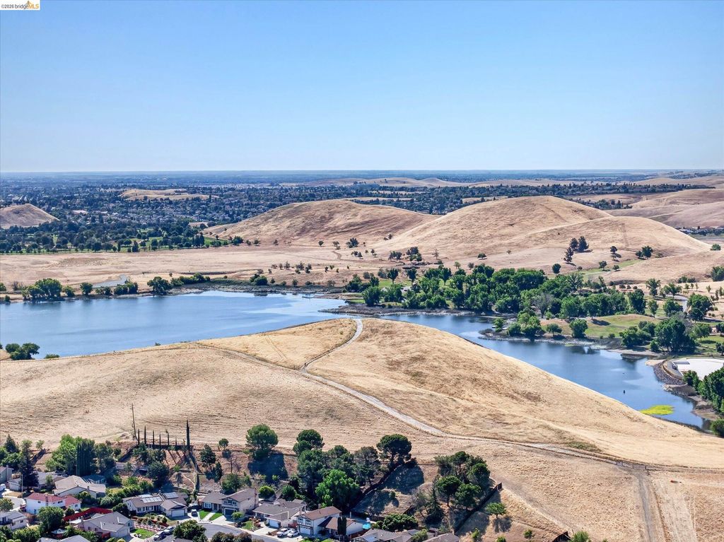 Photo of 2458 Grimsby Dr, Antioch, CA 94509 (MLS # 41135237)