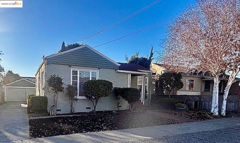 Photo of 869 Lassen St, Richmond, CA 94805 (MLS # 41119117)