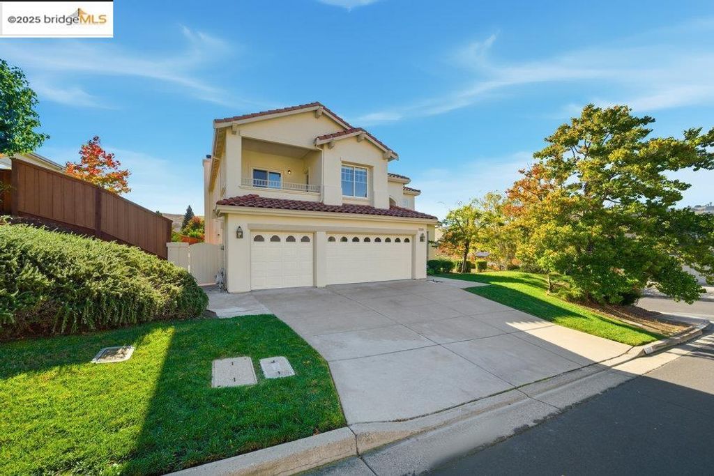 Photo of 5350 Fernbank Dr, Concord, CA 94521 (MLS # 41116408)
