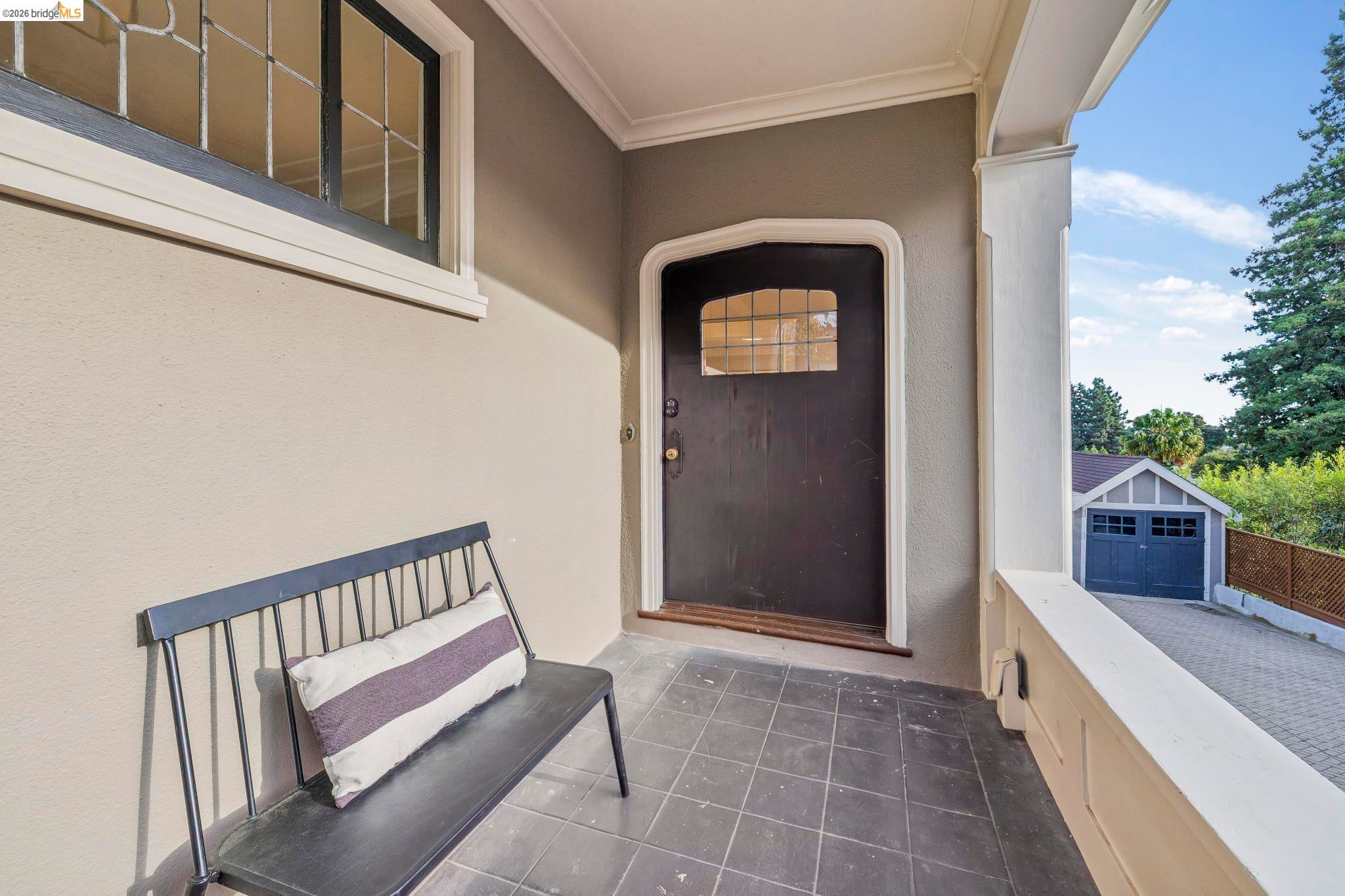 1089 Clarendon Cres