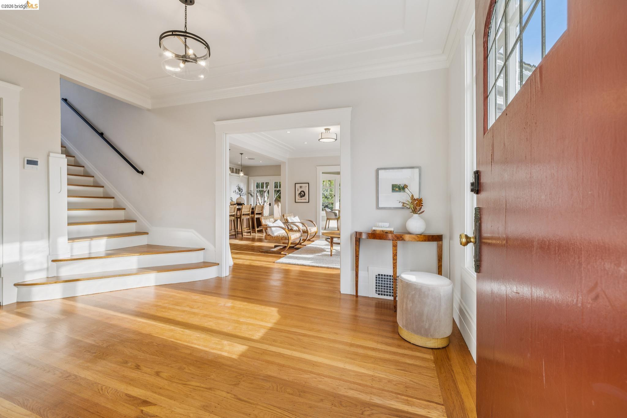 1089 Clarendon Cres