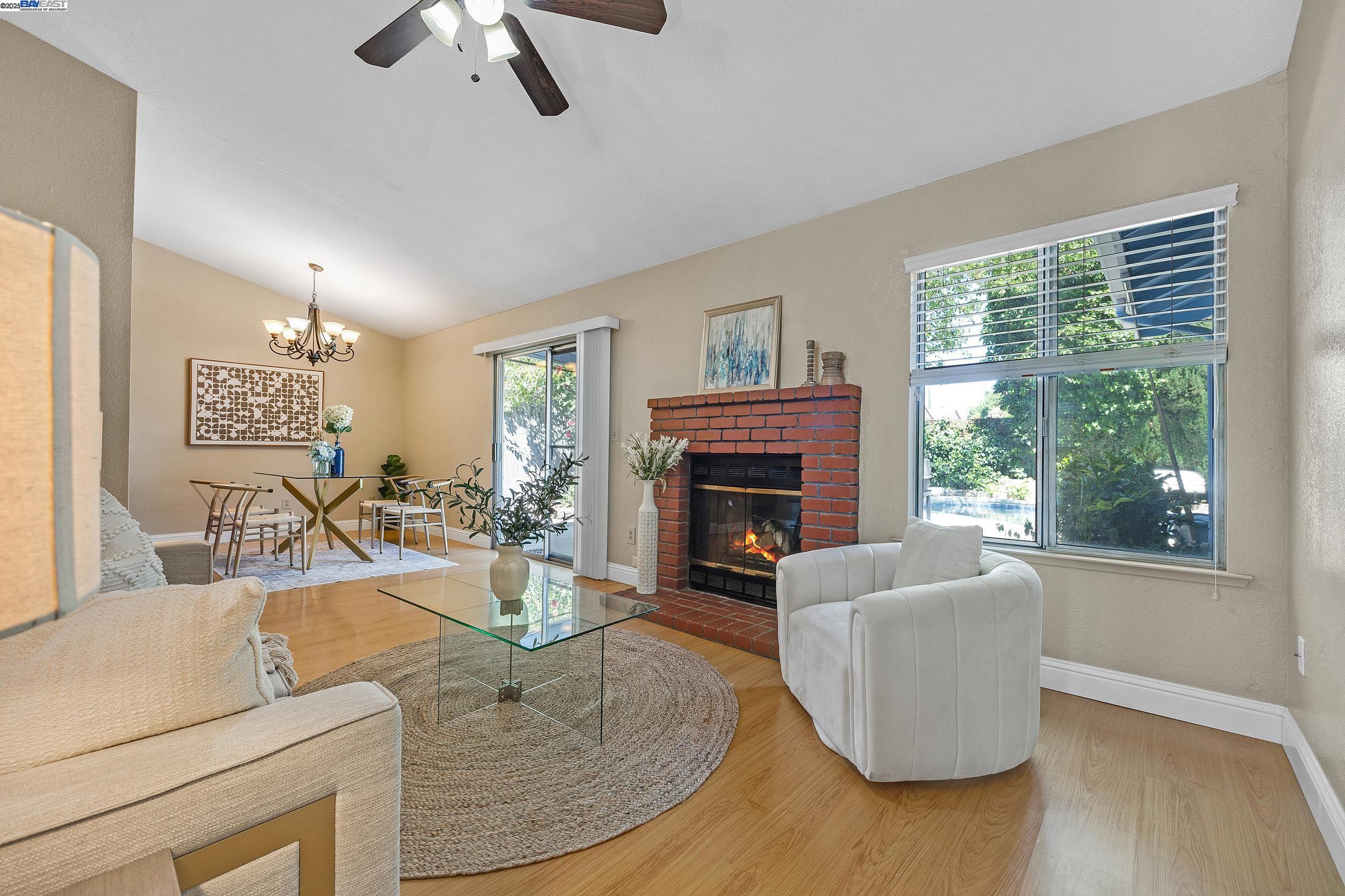 85 Deerwood Ln
