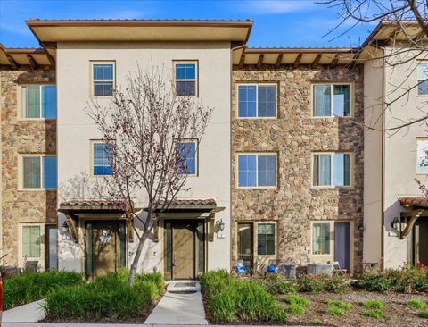Photo of 3058 San Jose Vineyard Court #4, San Jose, CA 95136 (MLS # ML82034308)