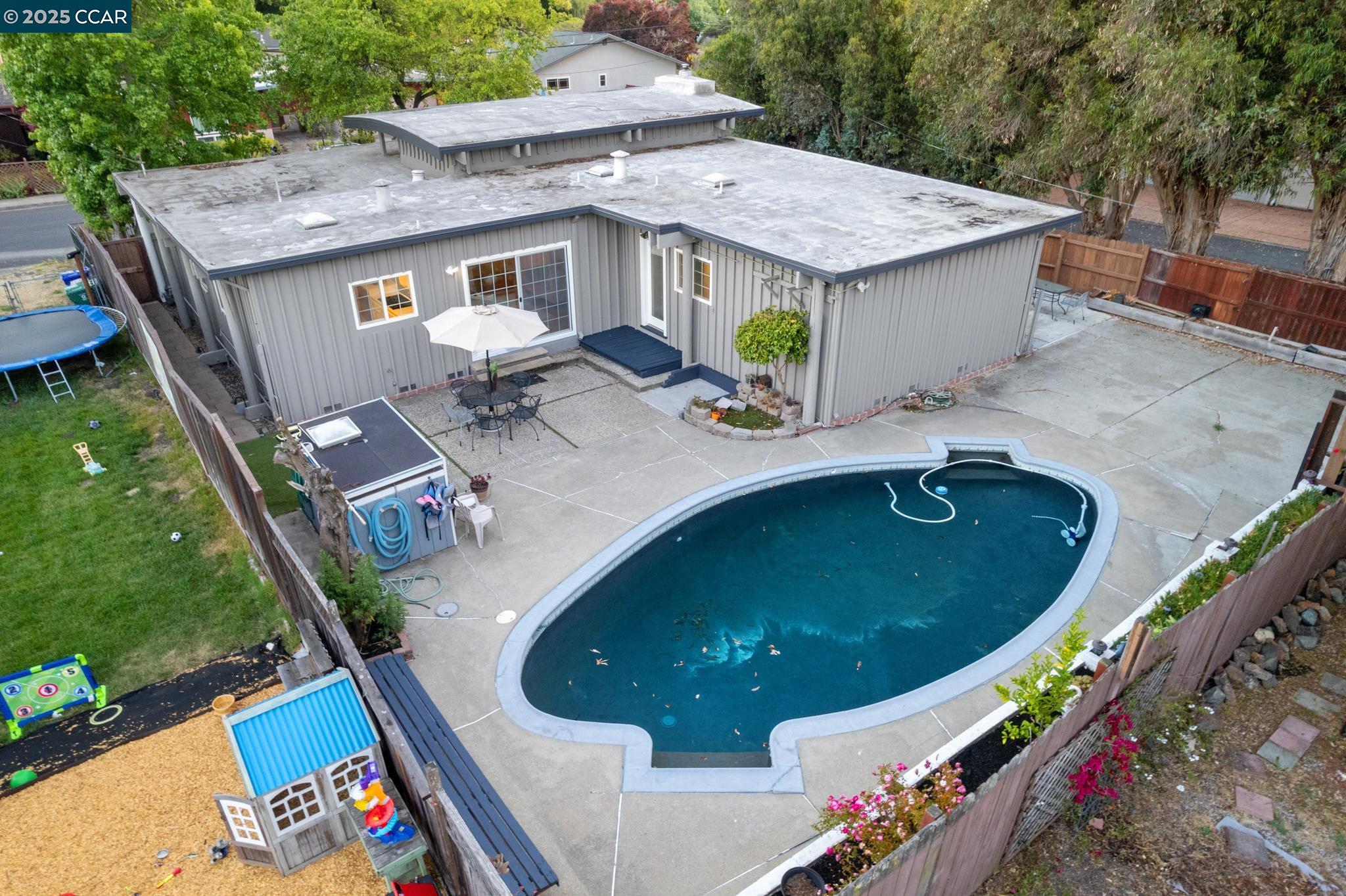 El Sobrante, California 94803, United States, 3 Bedrooms Bedrooms, ,2 BathroomsBathrooms,Residential,Active,135502