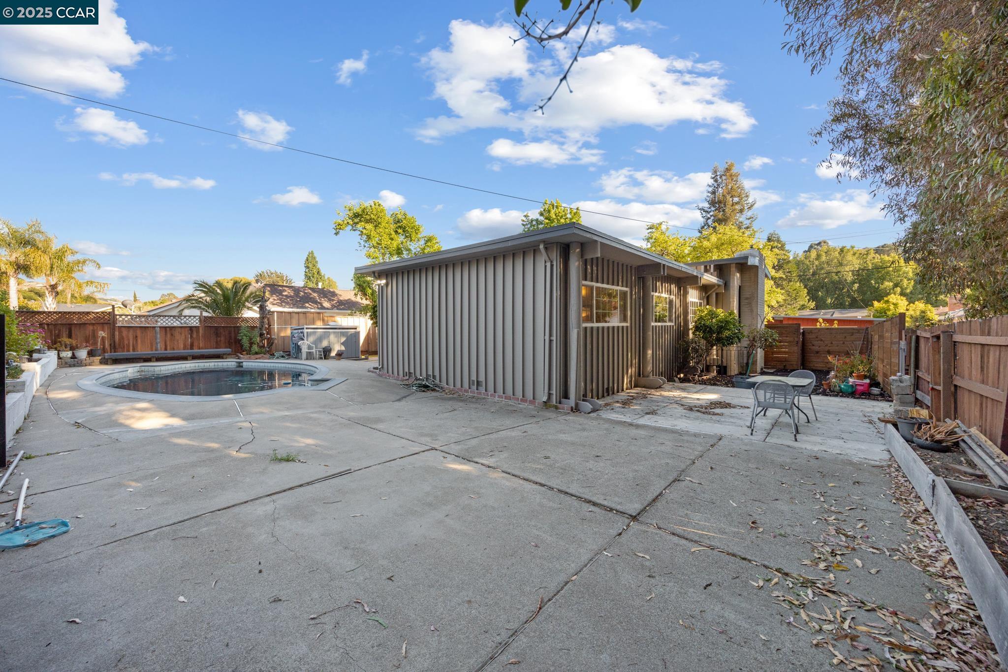 El Sobrante, California 94803, United States, 3 Bedrooms Bedrooms, ,2 BathroomsBathrooms,Residential,Active,135502