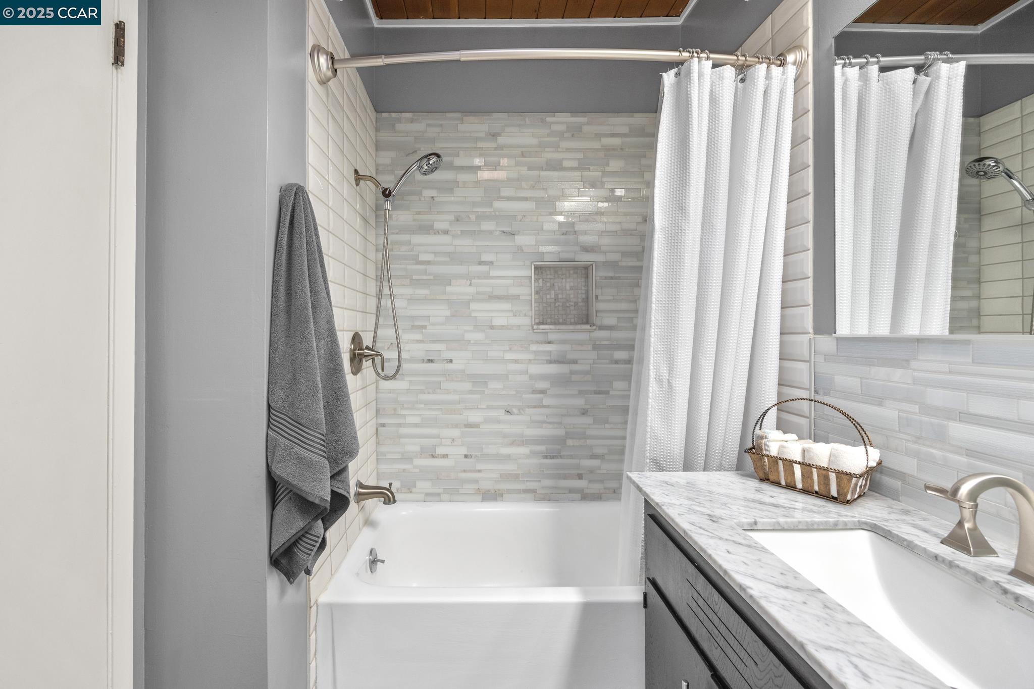 El Sobrante, California 94803, United States, 3 Bedrooms Bedrooms, ,2 BathroomsBathrooms,Residential,Active,135502