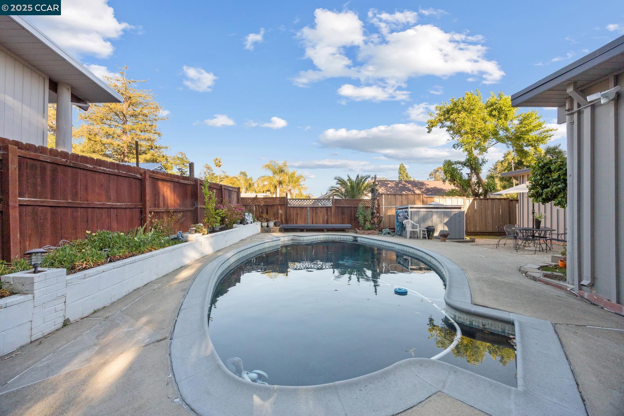 El Sobrante, California 94803, United States, 3 Bedrooms Bedrooms, ,2 BathroomsBathrooms,Residential,Active,135502