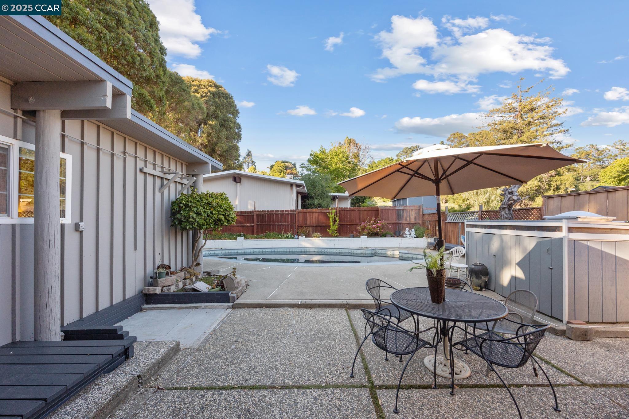 El Sobrante, California 94803, United States, 3 Bedrooms Bedrooms, ,2 BathroomsBathrooms,Residential,Active,135502