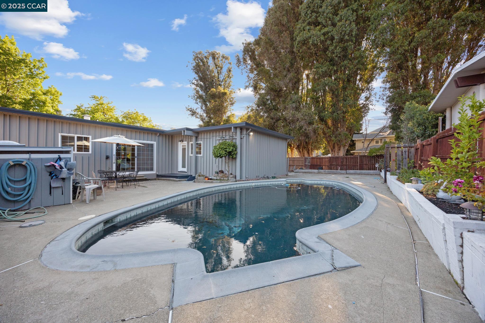 El Sobrante, California 94803, United States, 3 Bedrooms Bedrooms, ,2 BathroomsBathrooms,Residential,Active,135502