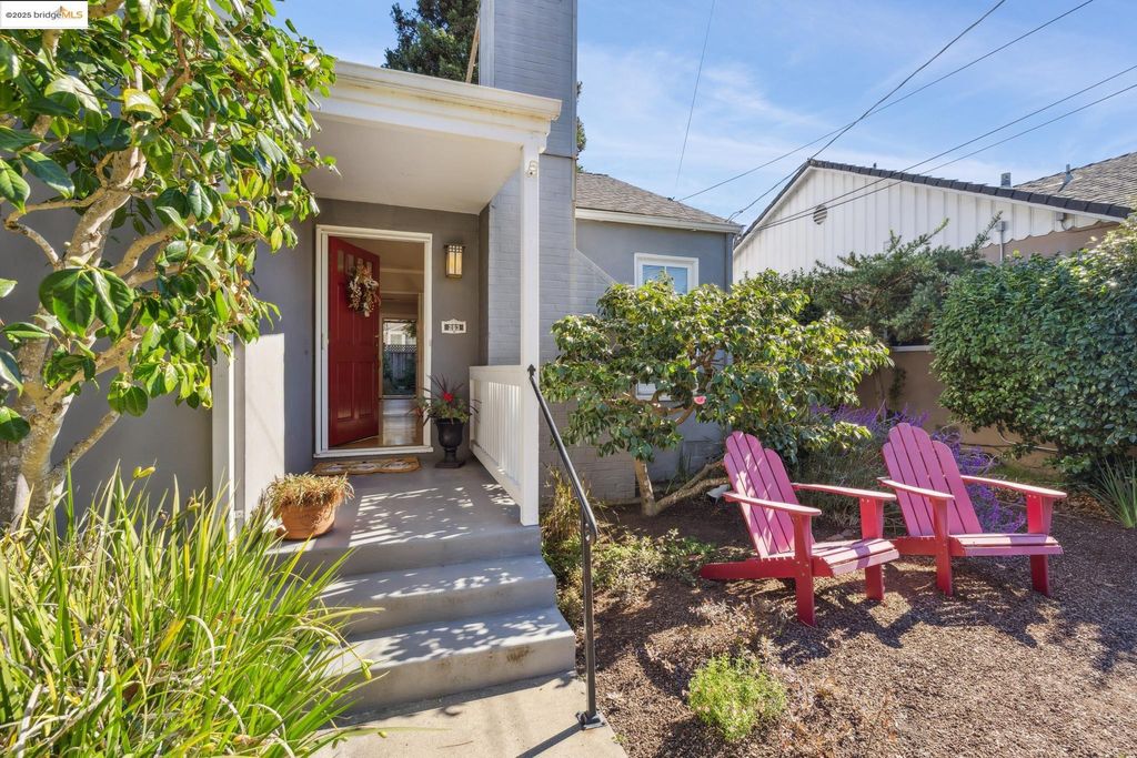 Photo of 263 Covington St, Oakland, CA 94605 (MLS # 41116336)