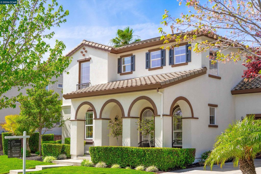 Photo of 389 Roundhill Dr, Brentwood, CA 94513 (MLS # 41129198)