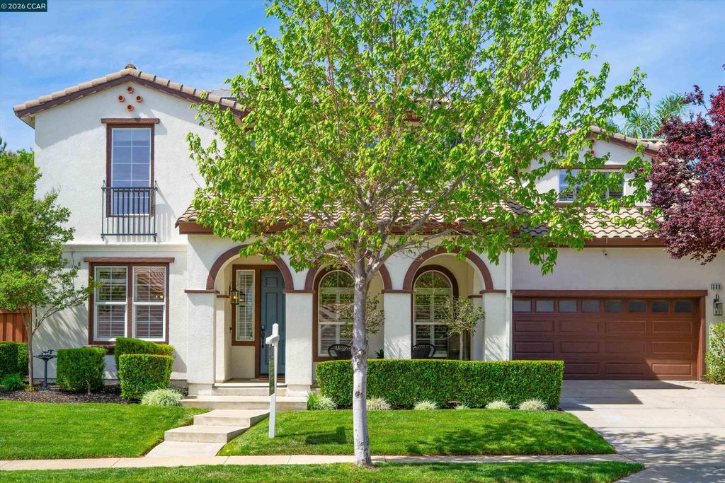 Photo of 389 Roundhill Dr, Brentwood, CA 94513 (MLS # 41129198)