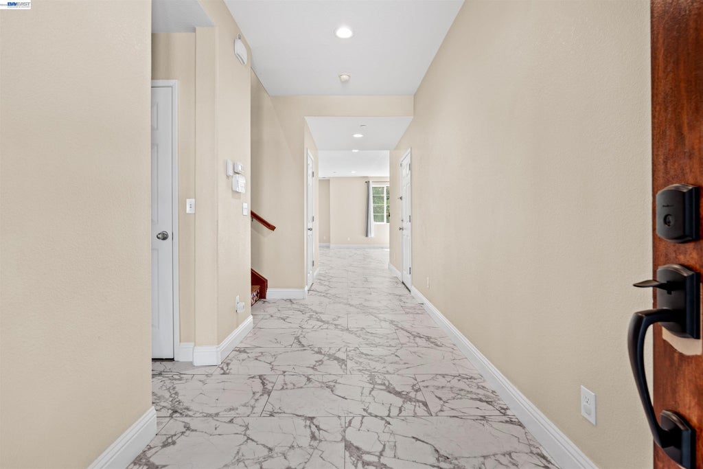 Photo of 434 W San Juan Dr, Mountain House, CA 95391 (MLS # 41146903)