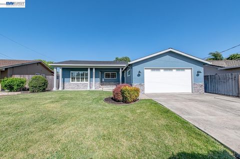 Photo of 6857 Penn Dr, Dublin, CA 94568 (MLS # 41130874)