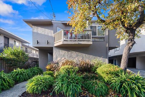 Photo of 552 Walnut Street, San Carlos, CA 94070 (MLS # ML82031213)