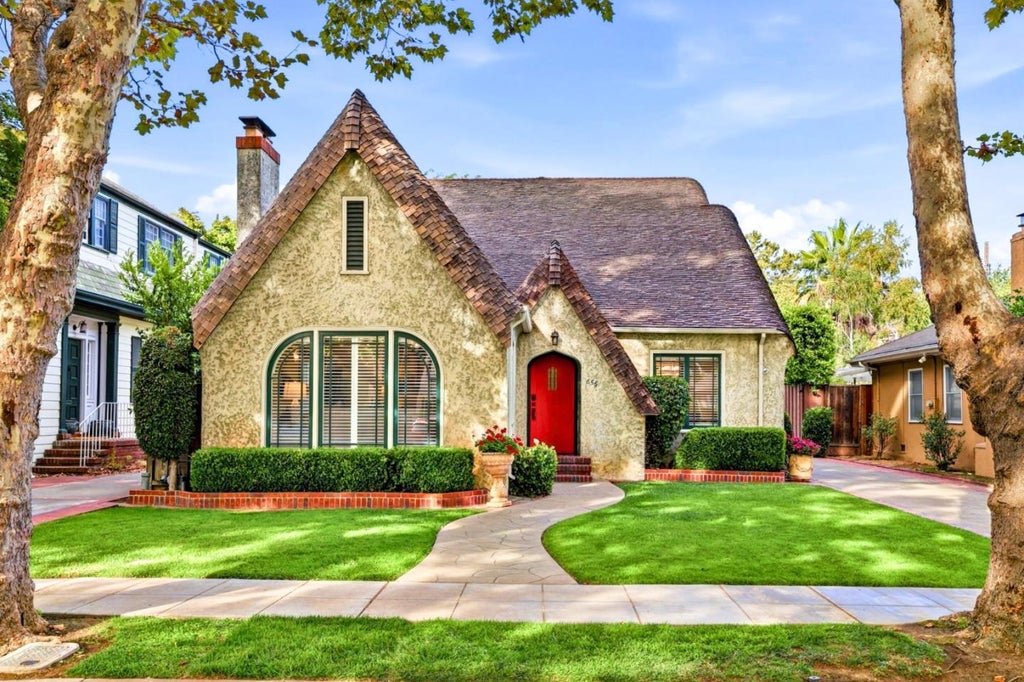 Photo of 656 S 14th Street, San Jose, CA 95112 (MLS # ML82057763)