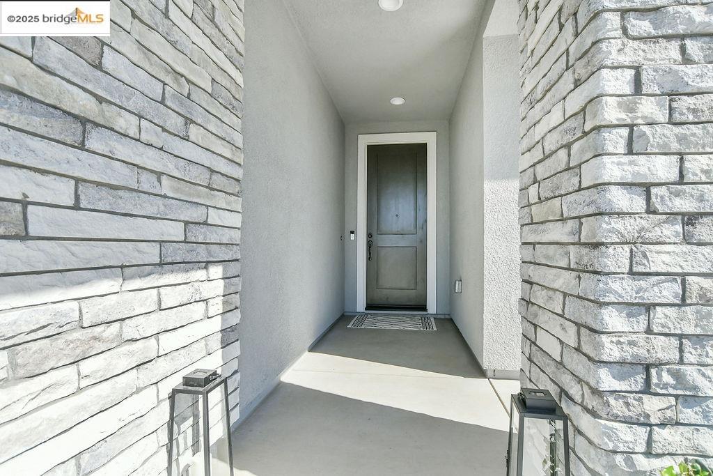 16214 Sculptor Ave