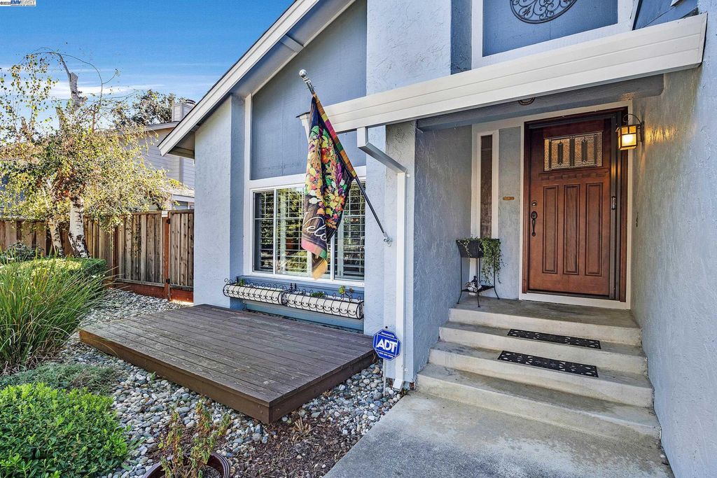 Photo of 921 Bolton Cir, Benicia, CA 94510 (MLS # 41116239)