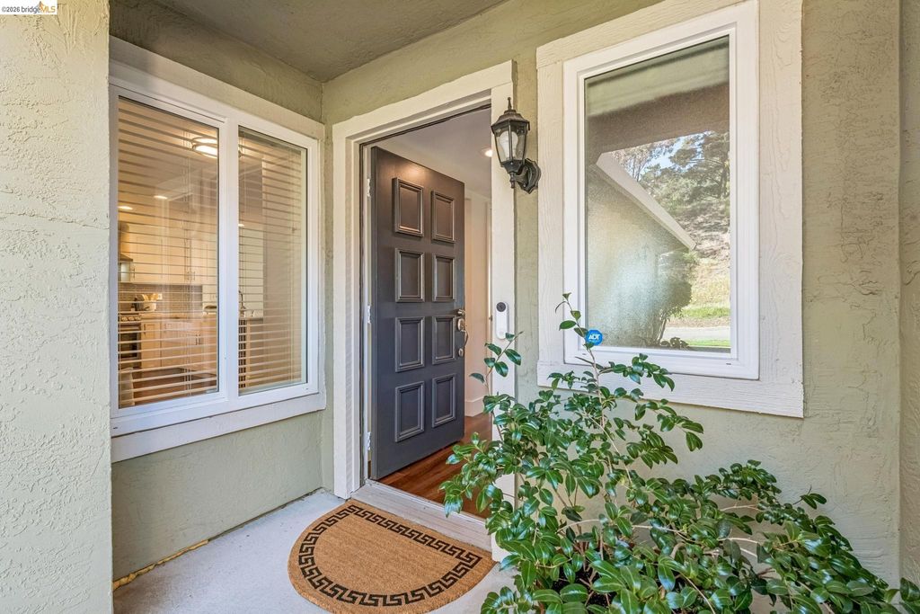 Photo of 25 Graeagle, Oakland, CA 94605 (MLS # 41128827)