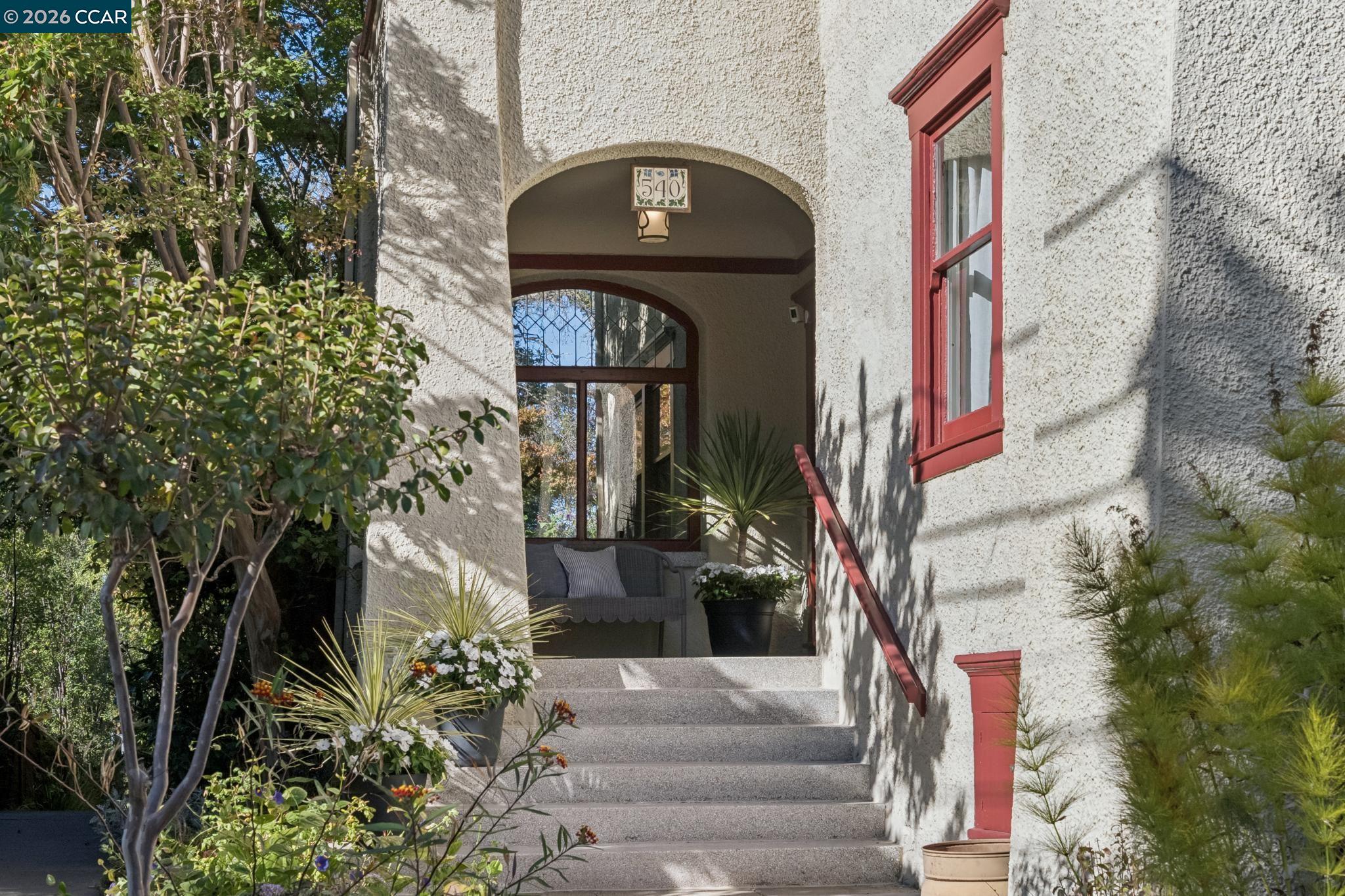 540 Boulevard Way