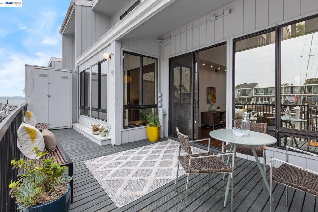 Photo of 312 Tideway Dr, Alameda, CA 94501 (MLS # 41129537)