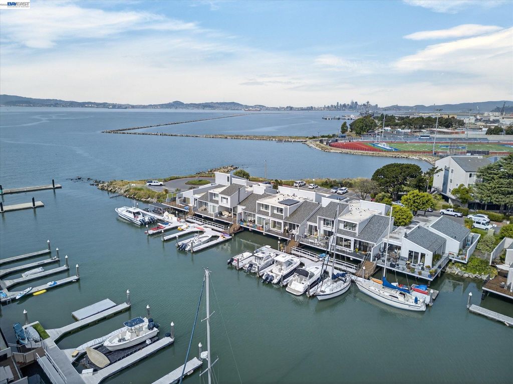 Photo of 312 Tideway Dr, Alameda, CA 94501 (MLS # 41129537)