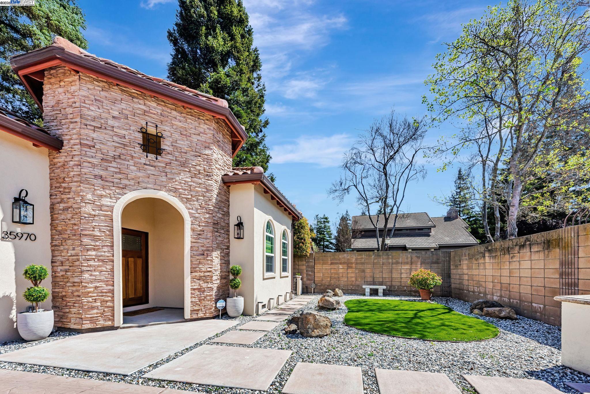 35970 Vivian Pl