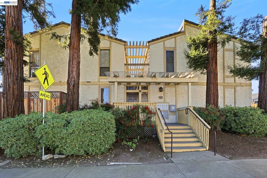 Photo of 1945 Trinity Ave #1, Walnut Creek, CA 94596 (MLS # 41127030)