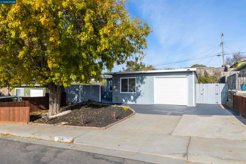 Photo of 3141 Fairmede Dr, Richmond, CA 94806 (MLS # 41123354)
