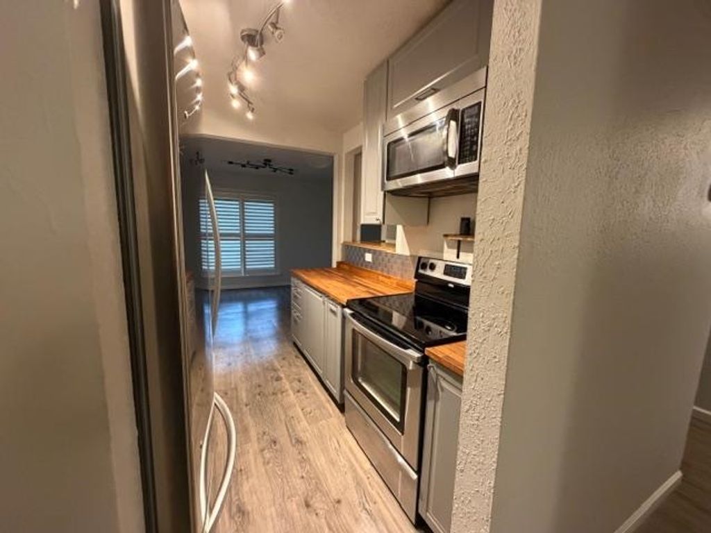 Photo of 300 N Civic Drive #402, Walnut Creek, CA 94596 (MLS # 41120151)