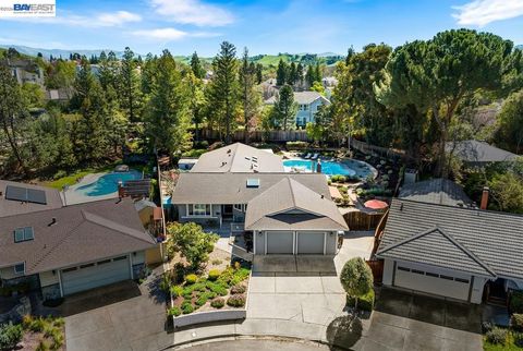 Photo of 535 San Gabriel Ct, Pleasanton, CA 94566 (MLS # 41127165)