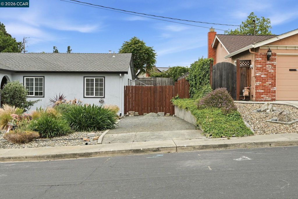 Photo of 2024 Olympic Dr, Martinez, CA 94553 (MLS # 41130396)