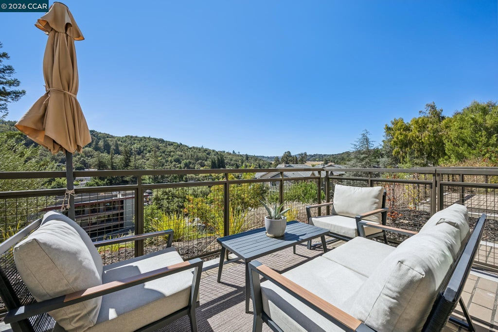 Photo of 50 Woodbury Highlands Pl #10, Lafayette, CA 94549 (MLS # 41148345)