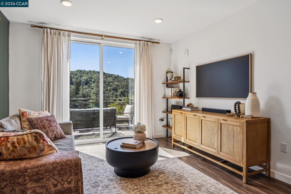 Photo of 50 Woodbury Highlands Pl #10, Lafayette, CA 94549 (MLS # 41148345)