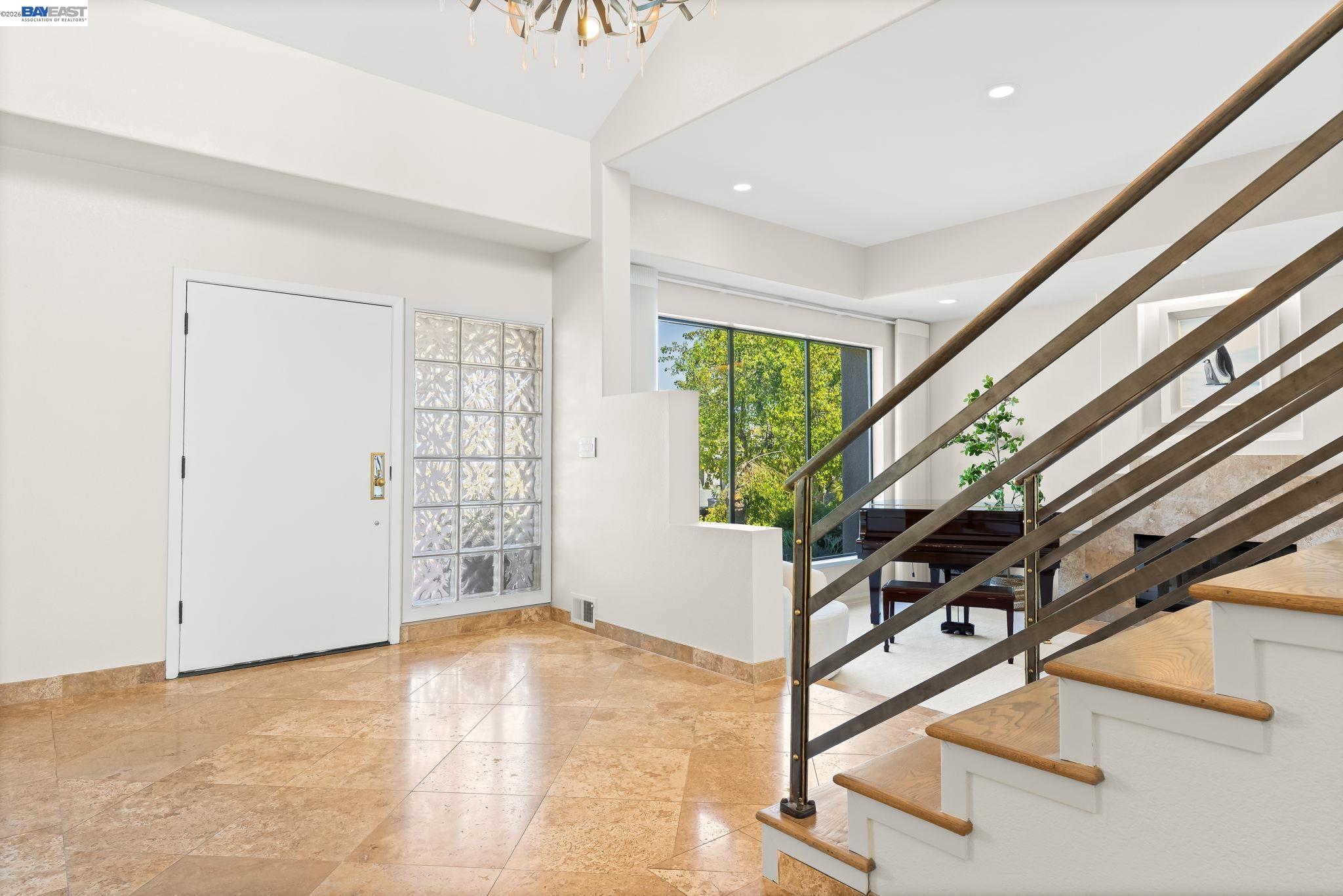 2338 Victoria Ct