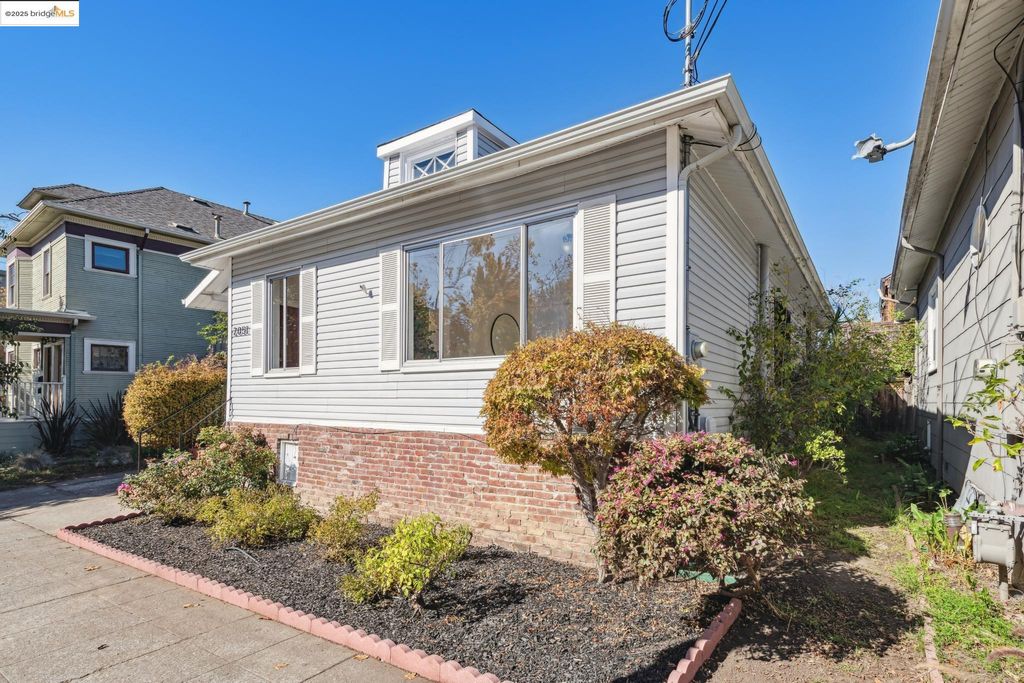 Photo of 2051 Oregon St, Berkeley, CA 94703 (MLS # 41116187)