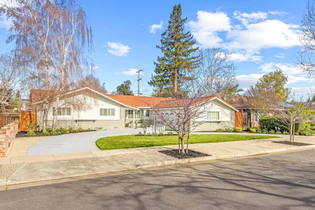 Photo of 2320 Mazzaglia Avenue, San Jose, CA 95125 (MLS # ML82058250)