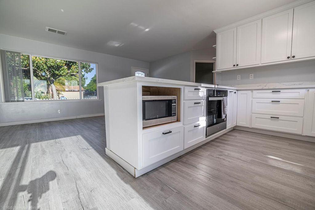 Photo of 750 El Camino Paraiso, Hollister, CA 95023 (MLS # ML82047355)