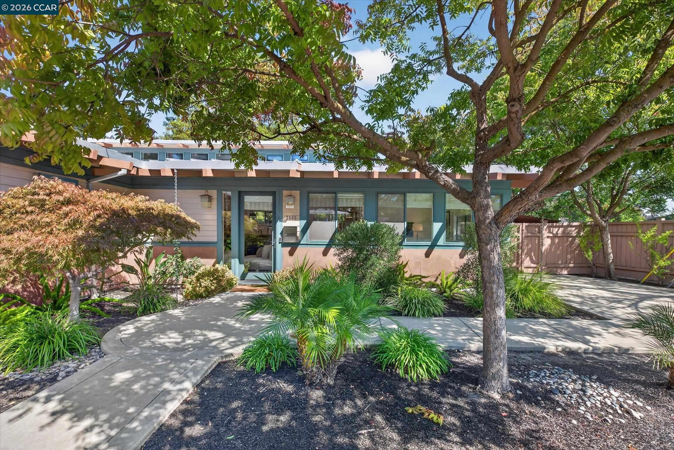 3402 Hall Ln