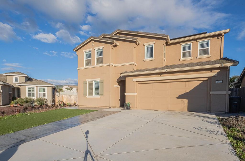 Photo of 570 Tankersley Street, Soledad, CA 93960 (MLS # ML82030427)