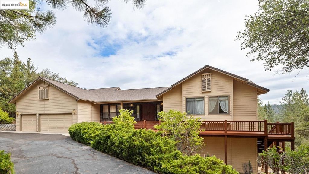 Photo of 21320 Oneto Dr, Sonora, CA 95370 (MLS # 41113306)