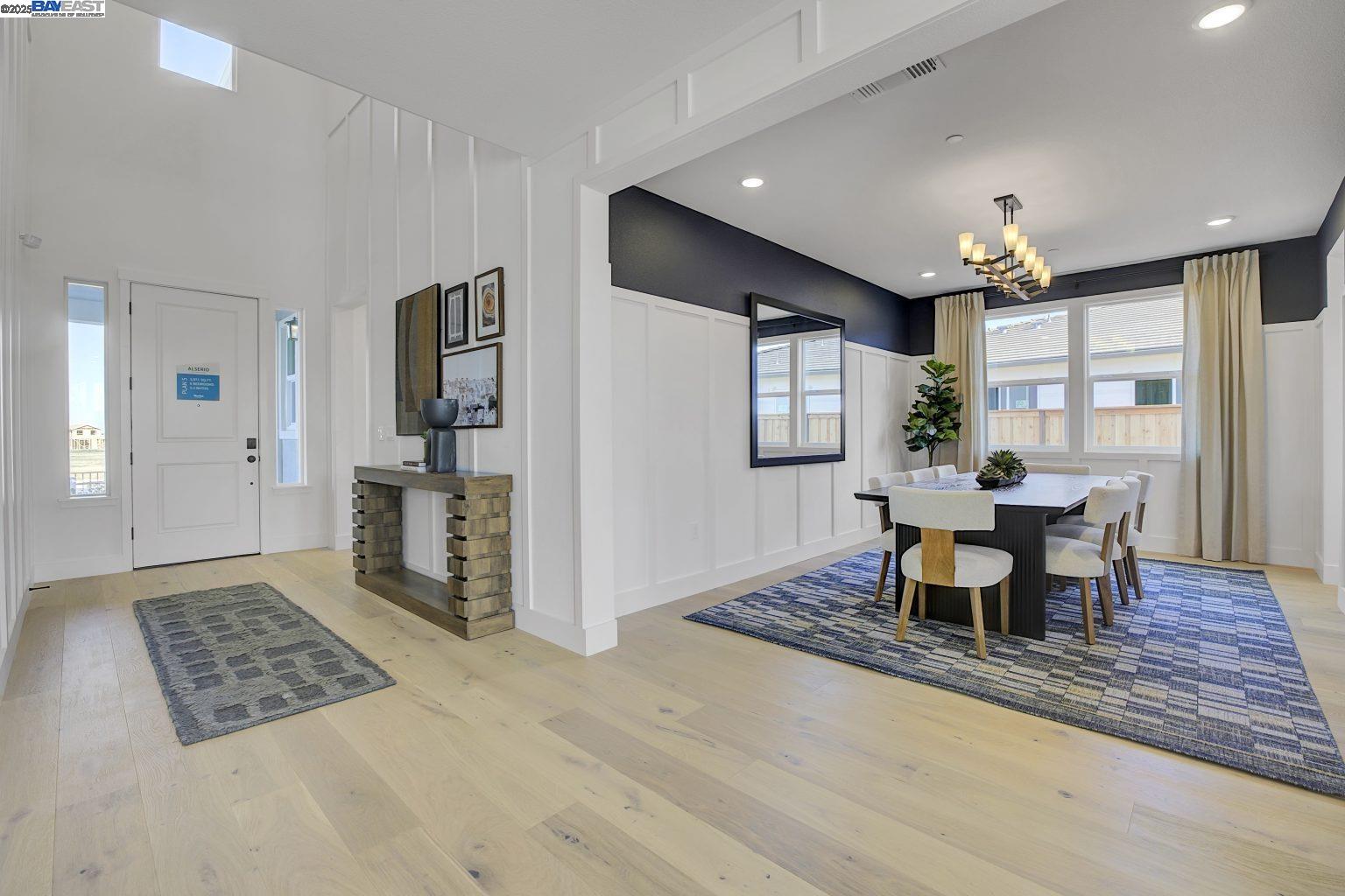 319 W Calabria Drive