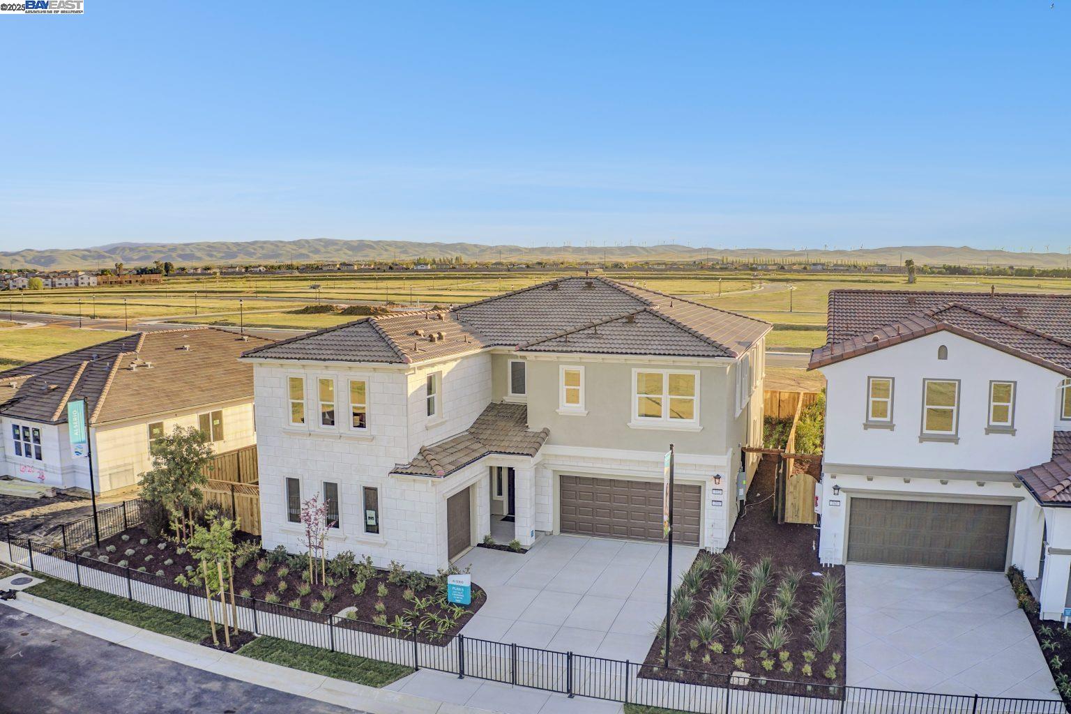 319 W Calabria Drive