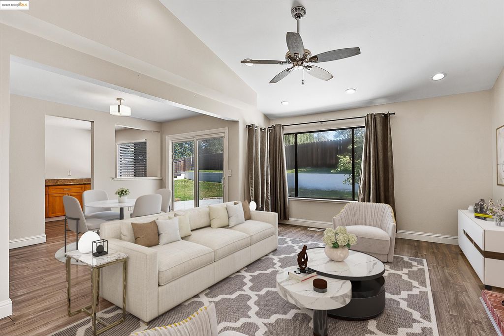 Photo of 2245 Pinenut Ct, Antioch, CA 94509 (MLS # 41116234)