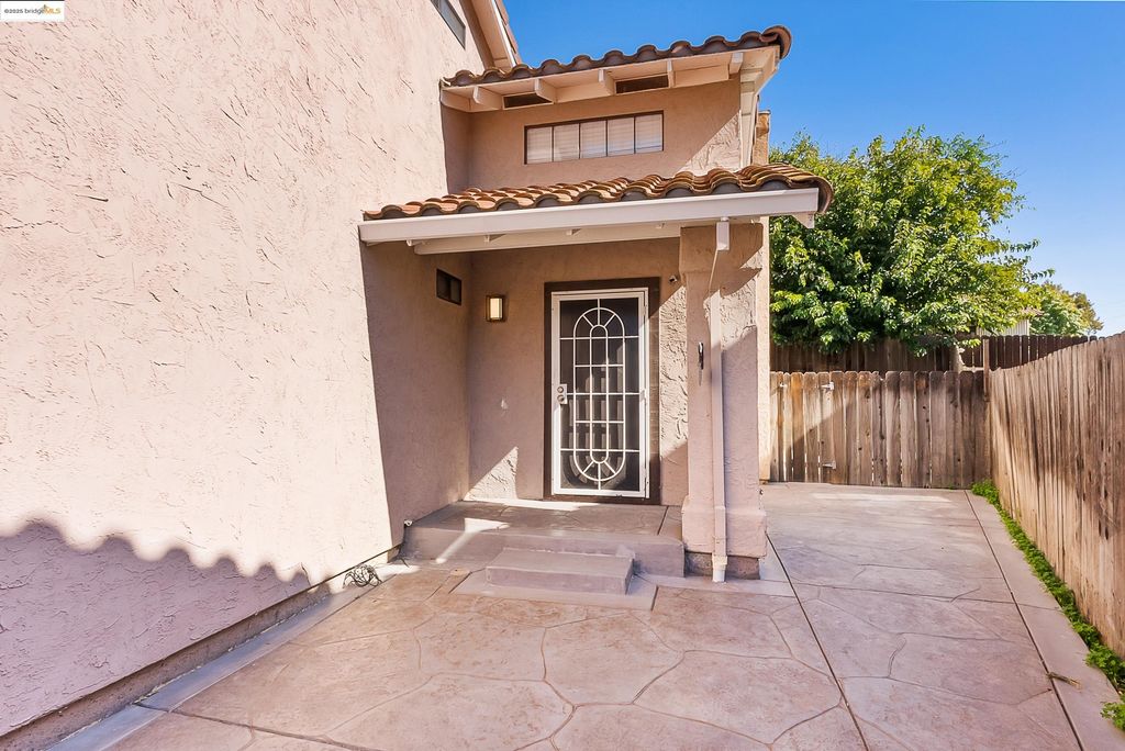 Photo of 2245 Pinenut Ct, Antioch, CA 94509 (MLS # 41116234)